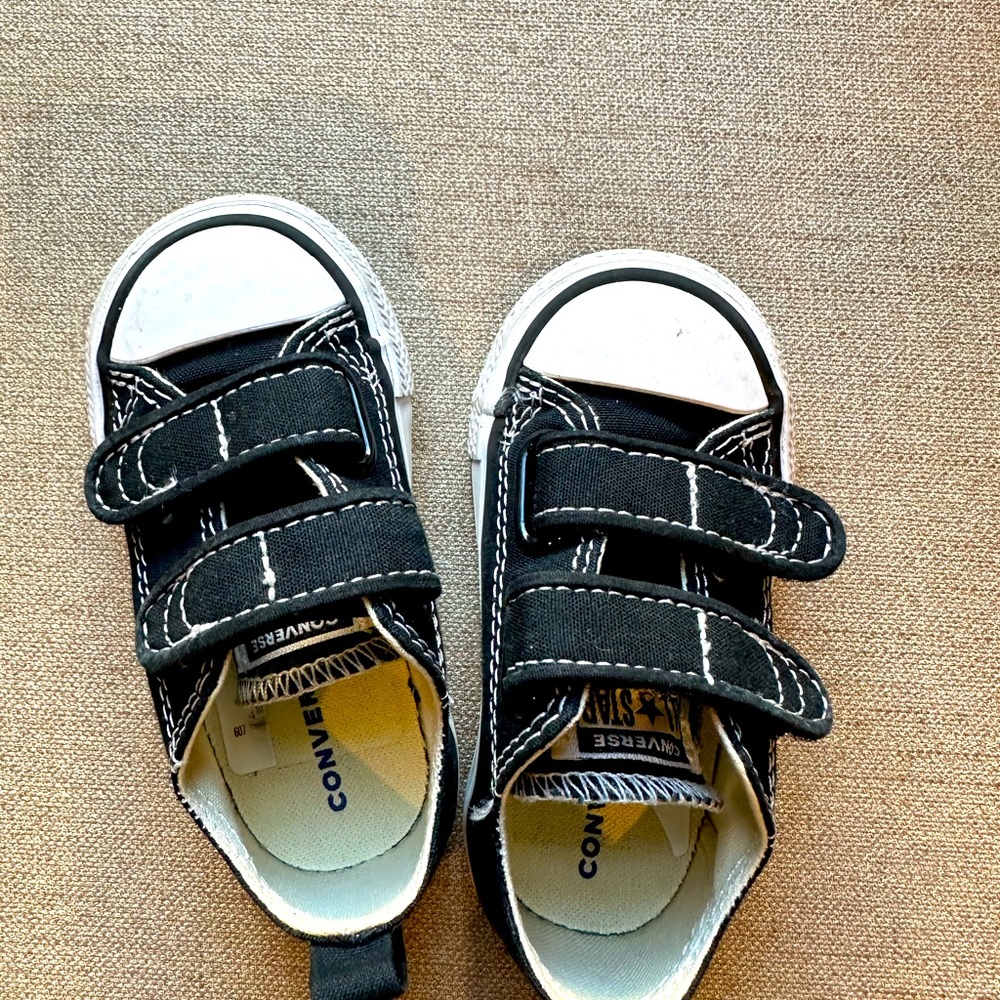 Converse Chuck Taylor All Star Easy-on Low. Size 5. black